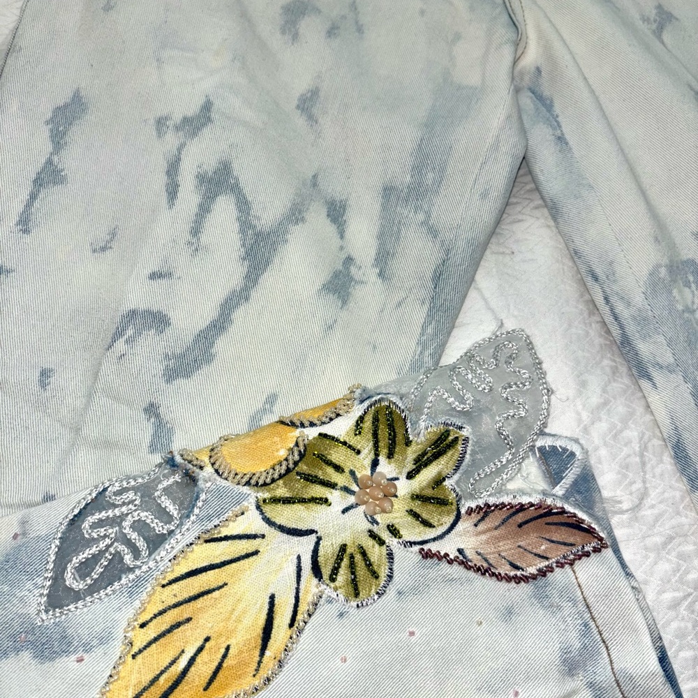 Floral Embroidered Light Blue Jeans - Picture 4 of 7